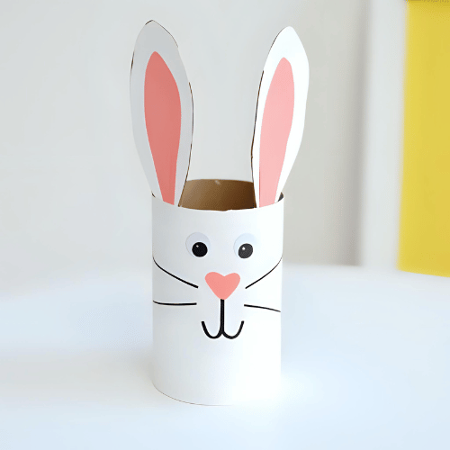 Conejito de pascua hecho con tubo de carton
